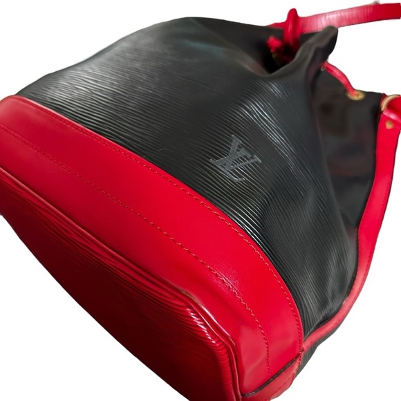 Louis Vuitton Black & Red Epi Leather Noe Castilian Drawstring Shoulder Bag - Picture 9 of 12